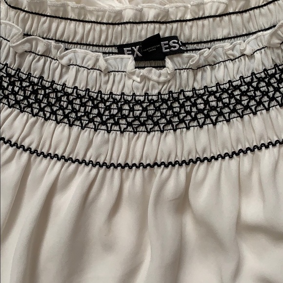 5 for $25🎈 Express off the shoulder top - Picture 4 of 7